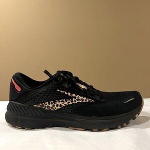 Brooks Adrenaline GTS 22 size 10B excellent condition